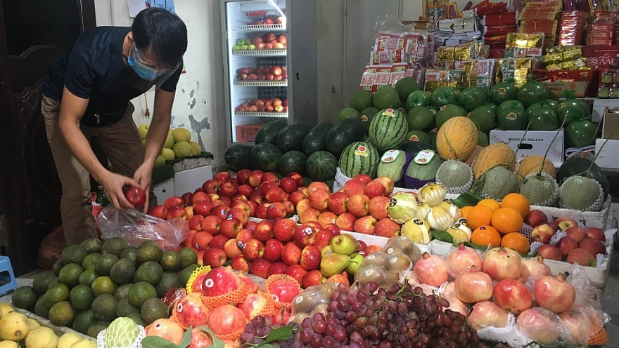 Trở lại nhịp sống bình thường mới: Chợ truyền thống Hà Nội tấp nập, giá bình ổn