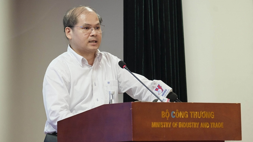 Xăng dầu, giá điện làm nóng họp báo Bộ Công Thương