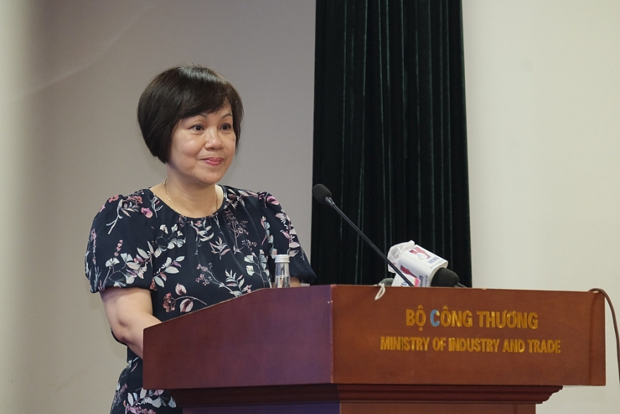 Xăng dầu, giá điện làm nóng họp báo Bộ Công Thương