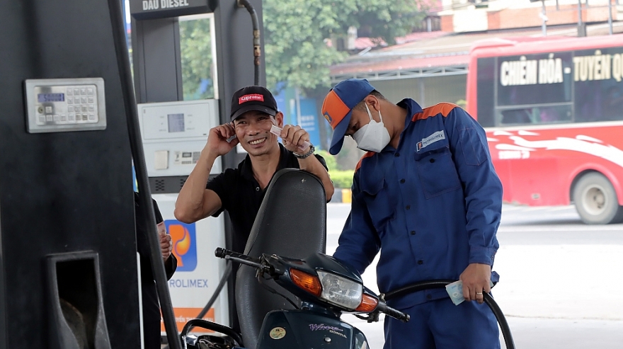 Giá xăng dầu giảm hơn 1.000đồng/lít