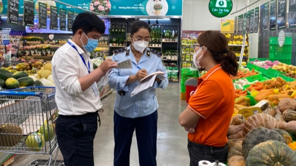 Kịp thời xử lý nhiều cá nhân, cơ sở kinh doanh rau, củ, quả không rõ nguồn gốc