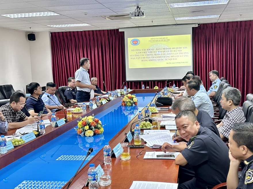 Tăng cường công tác chống buôn lậu, gian lận thương mại qua đường hàng không