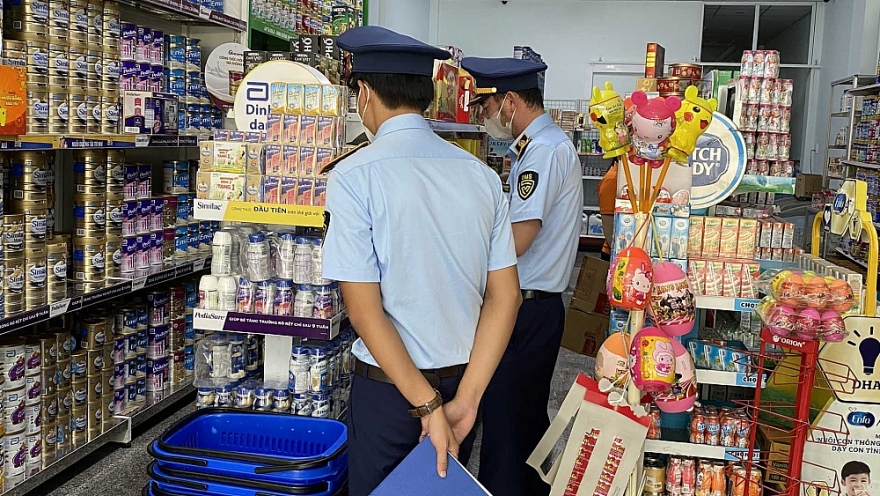 QLTT Bình Định: Siết chặt kiểm tra, kiểm soát thị trường, ngăn chặn các vi phạm dịp cuối năm