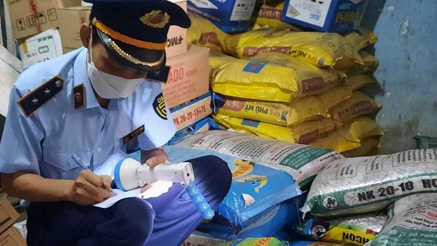 QLTT Bình Định: Siết chặt kiểm tra, kiểm soát thị trường, ngăn chặn các vi phạm dịp cuối năm