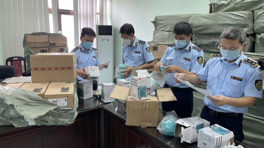 Hà Nội siết chặt kiểm tra địa bàn trọng điểm về buôn lậu, gian lận thương mại Hà Nội siết chặt kiểm tra mặt hàng trọng điểm về buôn lậu, gian lận thương mại