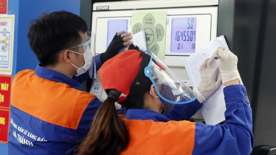 Xăng dầu tiếp tục tăng giá