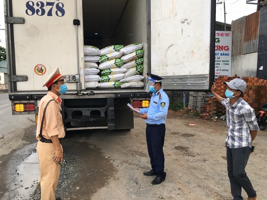 Tiếp tục phát hiện 15 tấn phân bón vi phạm nhãn, không có Quyết định lưu hành