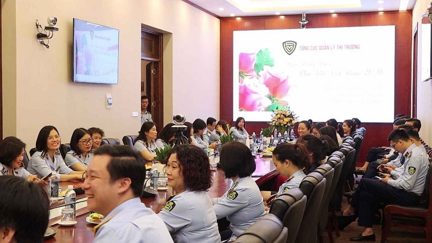 Cán bộ nữ Quản lý thị trường - Hậu phương vững chắc để xây dựng lực lượng lớn mạnh Cán bộ nữ Quản lý thị trường - Hậu phương vững chắc để xây dựng lực lượng lớn mạnh