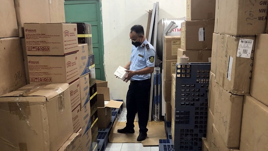 10 ngày mật phục, phát hiện gần 10.000 khẩu trang nghi giả nhãn hiệu trong khuôn viên Hội chữ thập đỏ