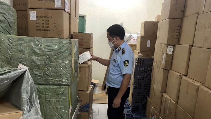 10 ngày mật phục, phát hiện gần 10.000 khẩu trang nghi giả nhãn hiệu trong khuôn viên Hội chữ thập đỏ