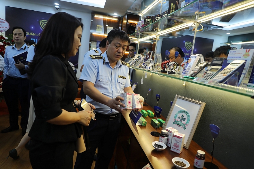 Quản lý thị trường đi cùng nhịp sống