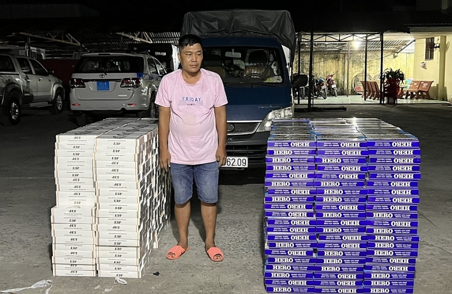 Khởi tố hình sự đối tượng dùng ô tô vận chuyển 14.500 bao thuốc lá nhập lậu