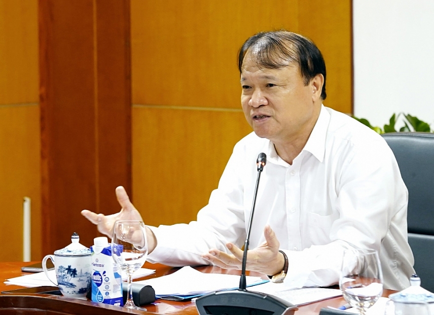 Bộ trưởng Nguyễn Hồng Diên chủ trì cuộc họp với các đầu mối kinh doanh xăng dầu