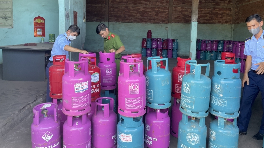 Bình Định: Tạm giữ gần 1.000 bình khí gas vận chuyển trái phép