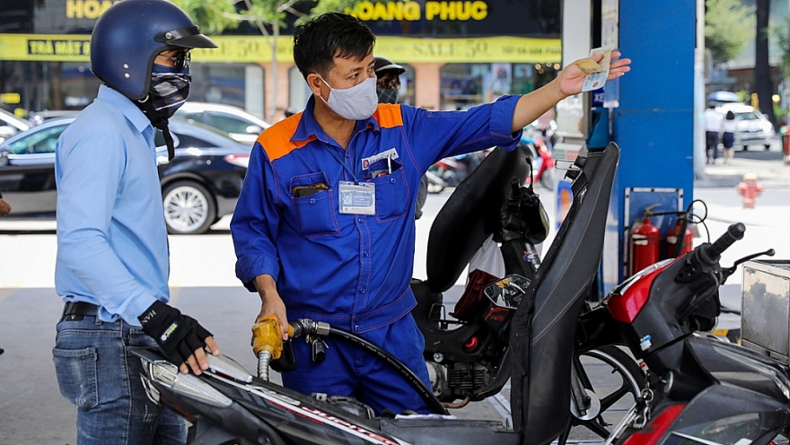 Giá xăng giảm trên 1.000 đồng/lít