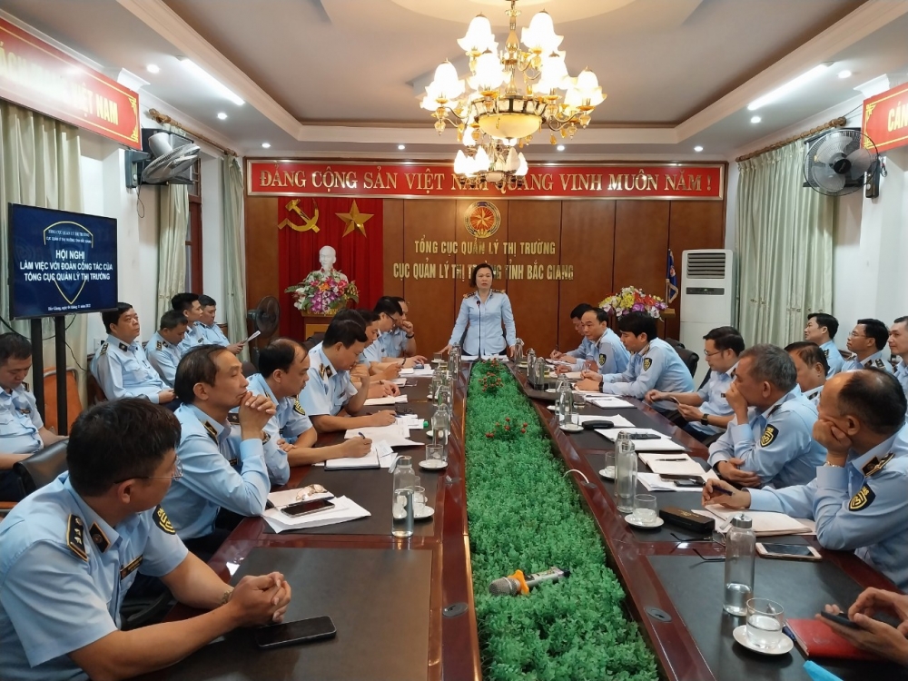 Xây dựng lực lượng lực lượng Quản lý thị trường gắn với nhiệm vụ bảo vệ nền tảng tư tưởng của Đảng Xây dựng lực lượng lực lượng Quản lý thị trường gắn với nhiệm vụ bảo vệ nền tảng tư tưởng của Đảng