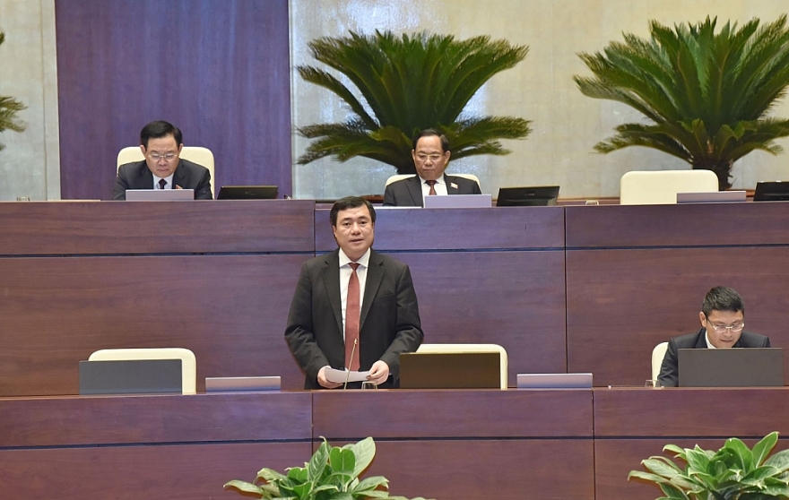 Thứ trưởng Nguyễn Sinh Nhật Tân giải trình trước Quốc hội về Luật Bảo vệ quyền lợi người tiêu dùng (sửa đổi)