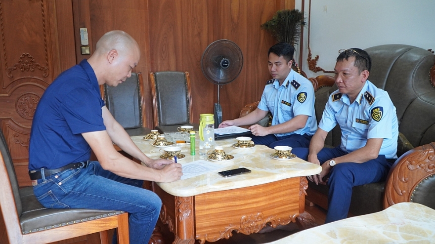 Quản lý thị trường các tỉnh, thành phố ký cam kết với nhiều doanh nghiệp kinh doanh xăng dầu