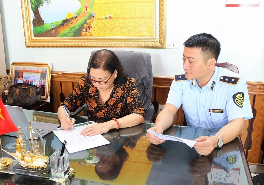 Quản lý thị trường các tỉnh, thành phố ký cam kết với nhiều doanh nghiệp kinh doanh xăng dầu