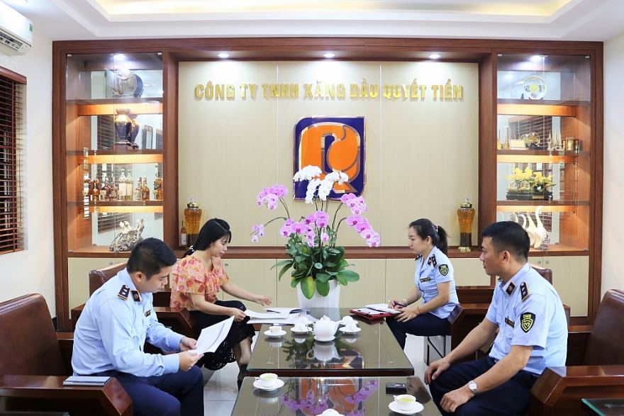 Quản lý thị trường các tỉnh, thành phố ký cam kết với nhiều doanh nghiệp kinh doanh xăng dầu