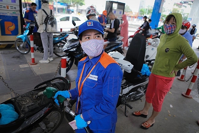 Giá xăng đồng loạt giảm nhẹ