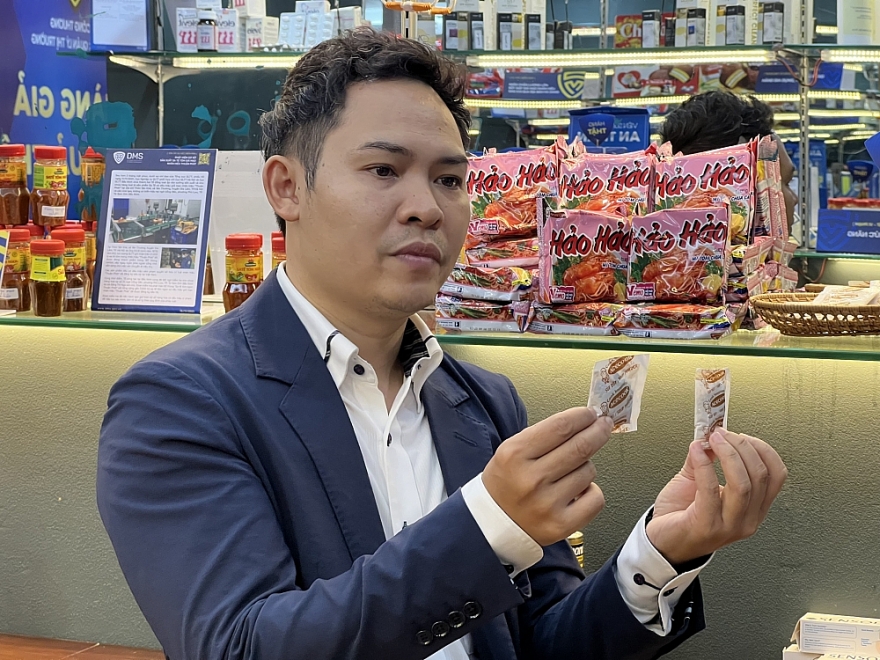 Nhận diện hàng thật, hàng giả trước cao điểm mua sắm Tết 2023