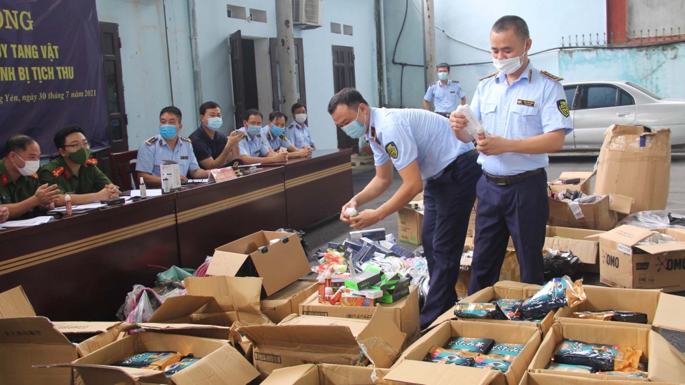 QLTT Hưng Yên tăng cường đấu tranh, xử lý các hành vi vi phạm trong dịp Tết