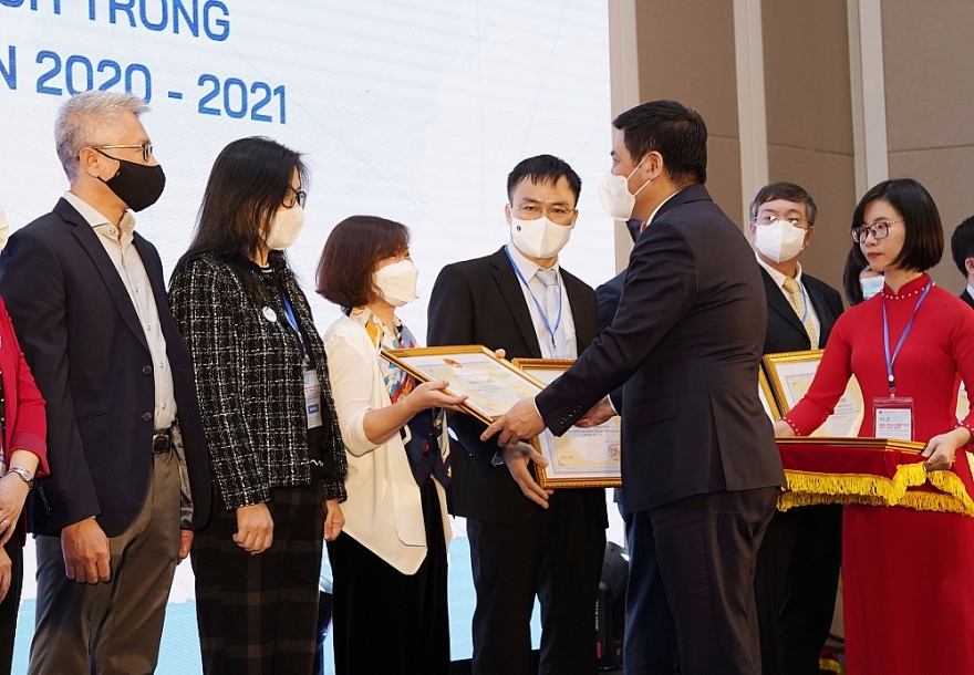 Diễn đàn Logistics Việt Nam 2021: Ưu tiên phát triển nhân lực và tập đoàn logistics