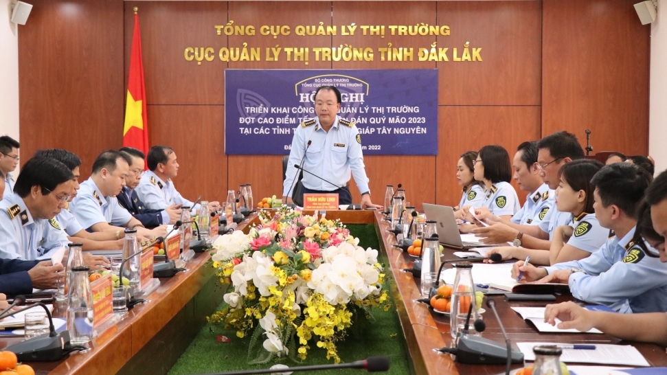 Đôn đốc triển khai cao điểm kiểm tra thị trường dịp Tết 2023