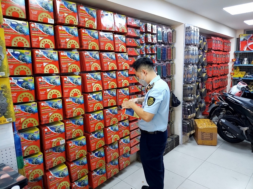 Phát hiện nhiều vi phạm tại Chợ bán phụ tùng xe máy lớn nhất phía Nam