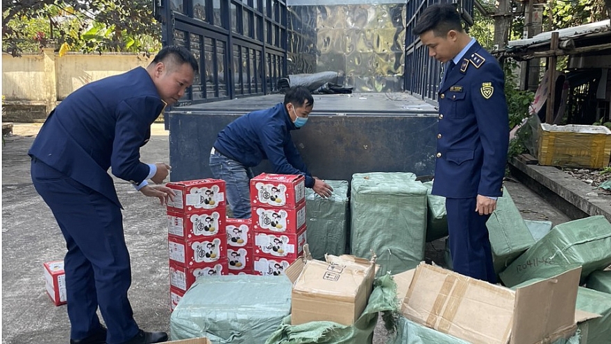 QLTT Quảng Ning ra quân giám sát, giữ ổn định thị trường dịp cuối năm QLTT Quảng Ninh ra quân giám sát, giữ ổn định thị trường dịp cuối năm