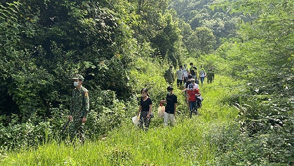 Cảnh báo thủ đoạn dụ dỗ đưa người xuất cảnh, vượt biên trái phép Cảnh báo thủ đoạn dụ dỗ đưa người xuất cảnh, vượt biên trái phép