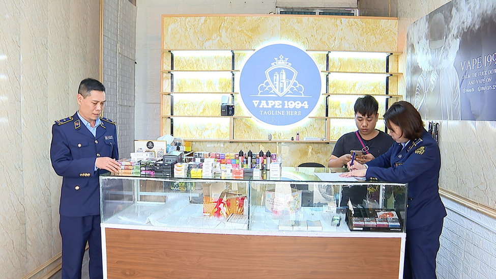 Phú Thọ: Kiểm tra, thu giữ 155 sản phẩm thuốc lá điện tử không rõ nguồn gốc xuất xứ Phú Thọ: Kiểm tra, thu giữ 155 sản phẩm thuốc lá điện tử không rõ nguồn gốc xuất xứ