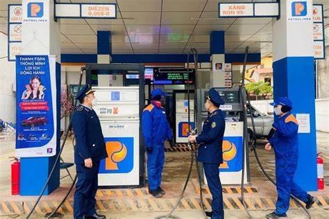 Thủ tướng yêu cầu bảo đảm cung ứng đủ xăng dầu dịp Tết Thủ tướng yêu cầu bảo đảm cung ứng đủ xăng dầu dịp Tết