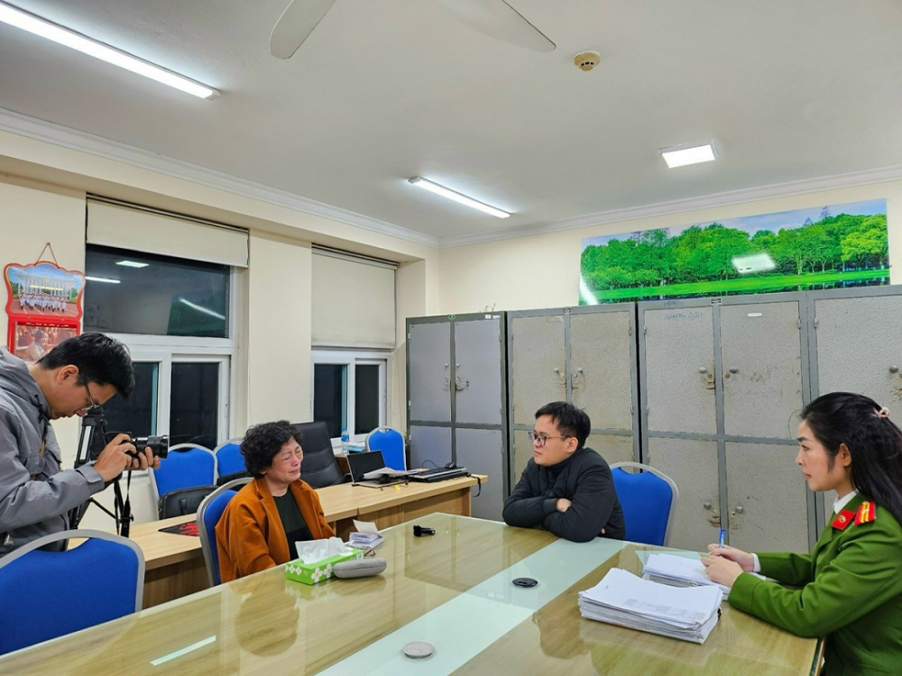 Bắt tạm giam nguyên Chủ tịch Hội đồng quản trị Công ty CP Tập đoàn Sen Tài Thu cùng con gái Bắt tạm giam nguyên Chủ tịch Hội đồng quản trị Công ty CP Tập đoàn Sen Tài Thu cùng con gái