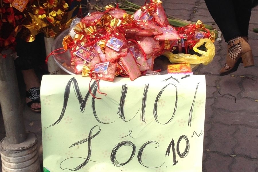 Vì sao đầu năm mua muối, cuối năm mua vôi