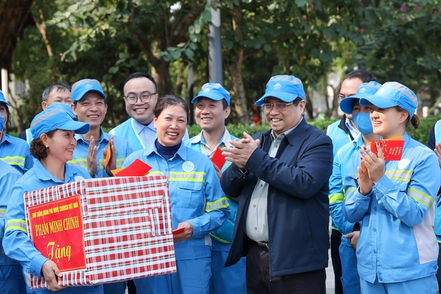 Thủ tướng kiểm tra, động viên người lao động làm việc xuyên Tết tại các công trình trọng điểm- Ảnh 8.