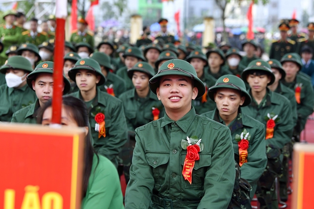 Hôm nay, thanh niên 30 địa phương lên đường nhập ngũ- Ảnh 3. Hôm nay, thanh niên 30 địa phương lên đường nhập ngũ- Ảnh 3.