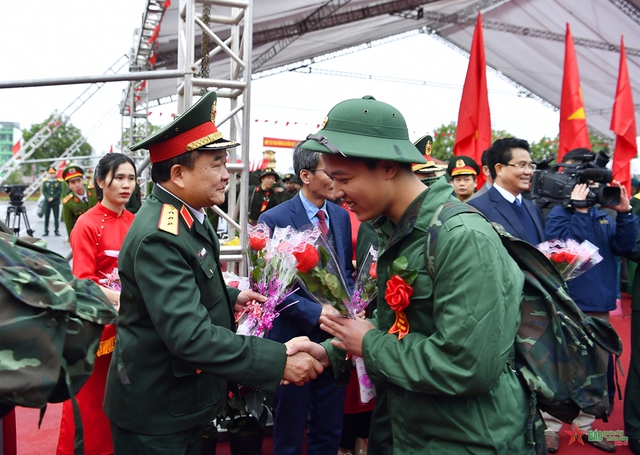 Hôm nay, thanh niên 30 địa phương lên đường nhập ngũ- Ảnh 4. Hôm nay, thanh niên 30 địa phương lên đường nhập ngũ- Ảnh 4.