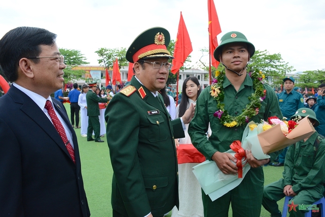 Hôm nay, thanh niên 30 địa phương lên đường nhập ngũ- Ảnh 6. Hôm nay, thanh niên 30 địa phương lên đường nhập ngũ- Ảnh 6.