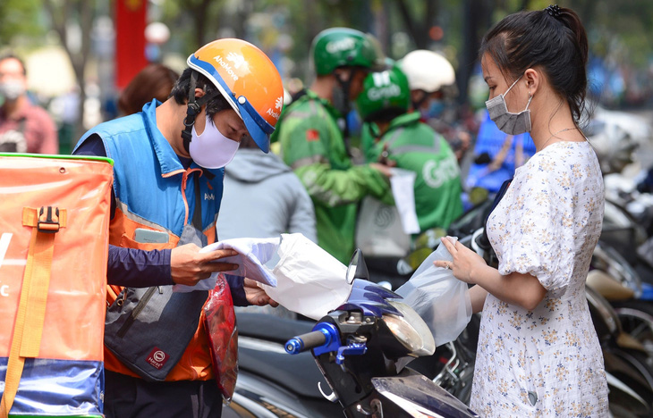 Người dân Việt Nam đã quen với mua hàng trên nền tảng thương mại điện tử - Ảnh minh họa: QUANG ĐỊNH