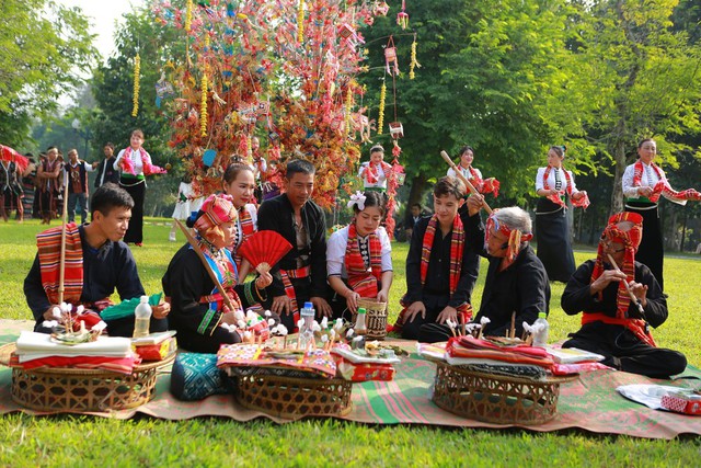 “Ngày hội hoa Ban” tại Làng Văn hóa - Du lịch các dân tộc Việt Nam- Ảnh 1.