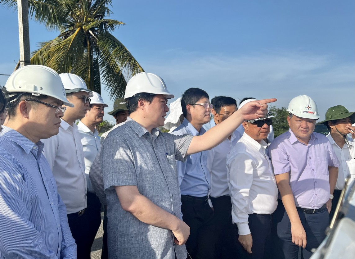 Thứ trưởng Nguyễn Sinh Nhật Tân làm việc với tỉnh Sóc Trăng về việc đưa điện lưới ra Côn Đảo