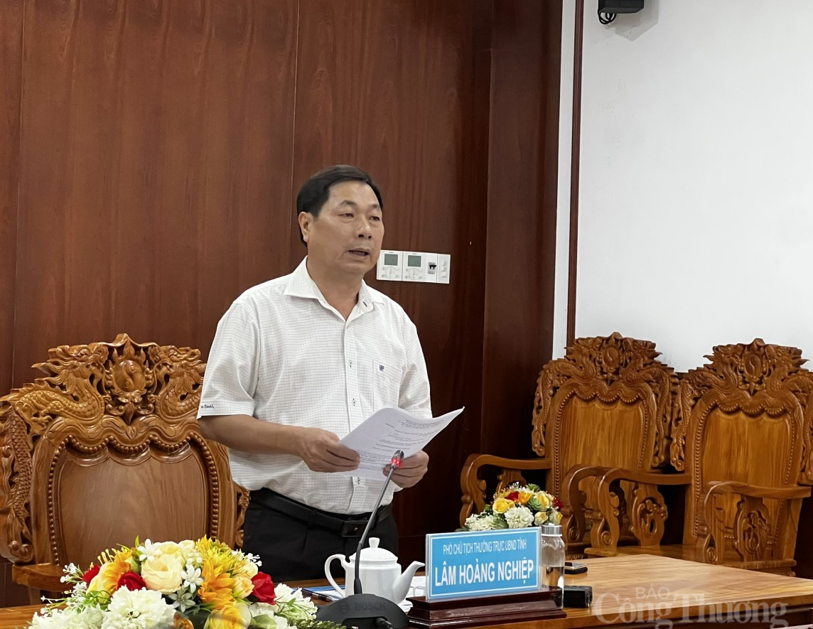 Thứ trưởng Nguyễn Sinh Nhật Tân làm việc với tỉnh Sóc Trăng về việc đưa điện lưới ra Côn Đảo
