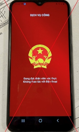 Cảnh báo việc bị chiếm đoạt tài sản khi cho mượn điện thoại để cài đặt phần mềm giả mạo Dịch vụ công
