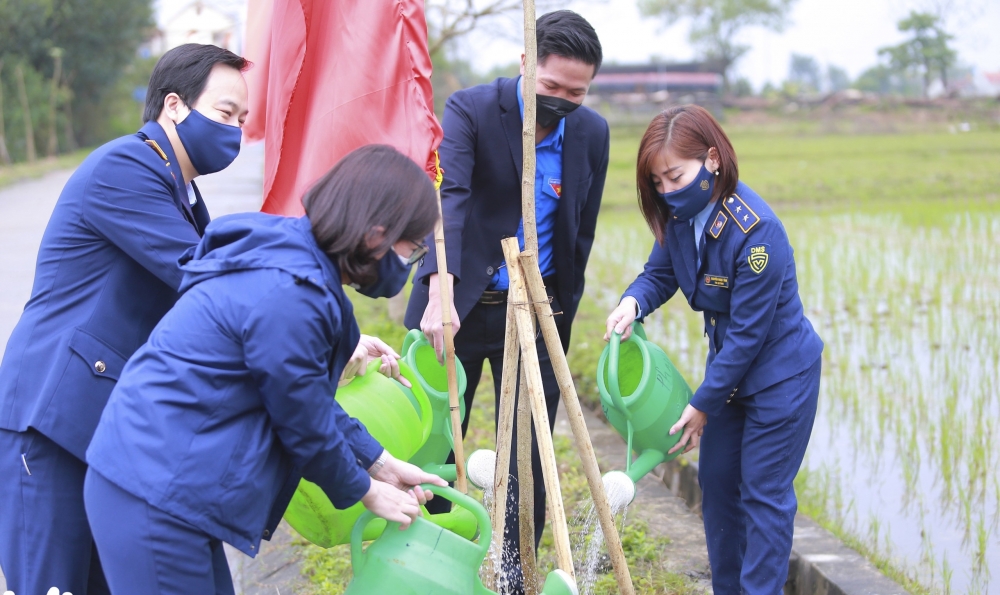 Tuổi trẻ QLTT sống như những đóa hoa: Tiên phong, cống hiến Tuổi trẻ QLTT sống như những đóa hoa: Tiên phong, cống hiến