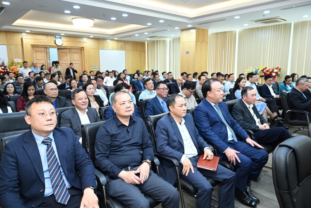 Đồng chí Trần Hữu Linh giữ chức Cục trưởng Cục Quản lý và Phát triển thị trường trong nước