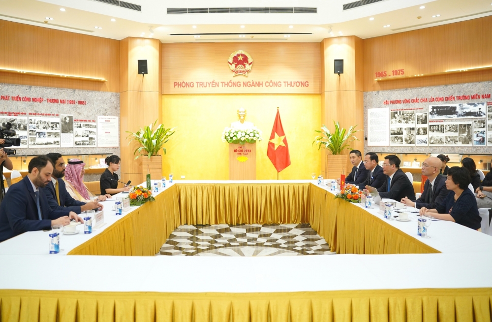 Bộ trưởng Nguyễn Hồng Diên tiếp xã giao Đại sứ Đặc mệnh toàn quyền Vương quốc Ả-rập-xê-út tại Việt Nam Bộ trưởng Nguyễn Hồng Diên tiếp xã giao Đại sứ Đặc mệnh toàn quyền Vương quốc Ả-rập-xê-út tại Việt Nam