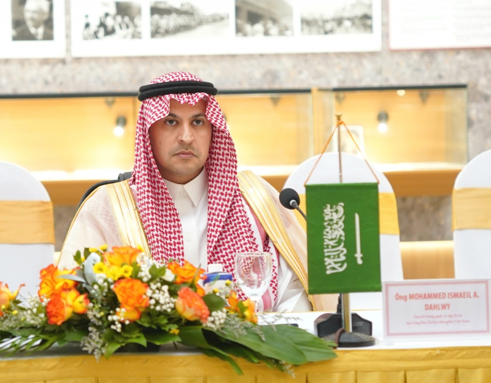 Bộ trưởng Nguyễn Hồng Diên tiếp xã giao Đại sứ Đặc mệnh toàn quyền Vương quốc Ả-rập-xê-út tại Việt Nam Bộ trưởng Nguyễn Hồng Diên tiếp xã giao Đại sứ Đặc mệnh toàn quyền Vương quốc Ả-rập-xê-út tại Việt Nam