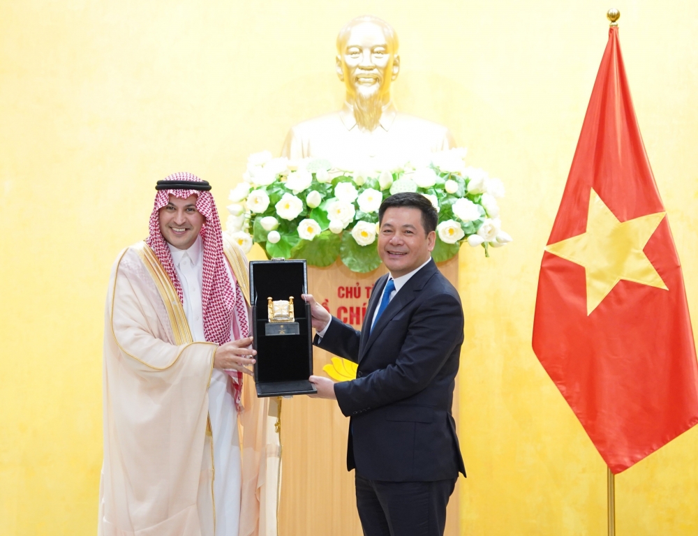 Bộ trưởng Nguyễn Hồng Diên tiếp xã giao Đại sứ Đặc mệnh toàn quyền Vương quốc Ả-rập-xê-út tại Việt Nam Bộ trưởng Nguyễn Hồng Diên tiếp xã giao Đại sứ Đặc mệnh toàn quyền Vương quốc Ả-rập-xê-út tại Việt Nam